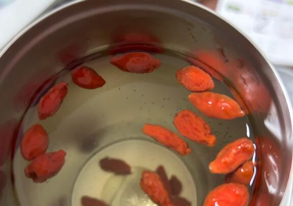 你和更年期只差一個保溫杯泡枸杞的距離