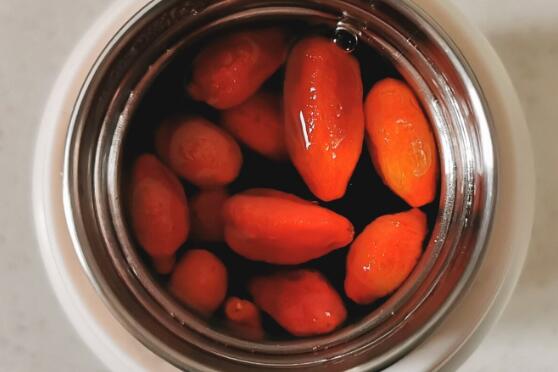 保溫杯泡枸杞與更年期健康