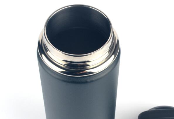 真空燜燒壺與保溫壺的區(qū)別